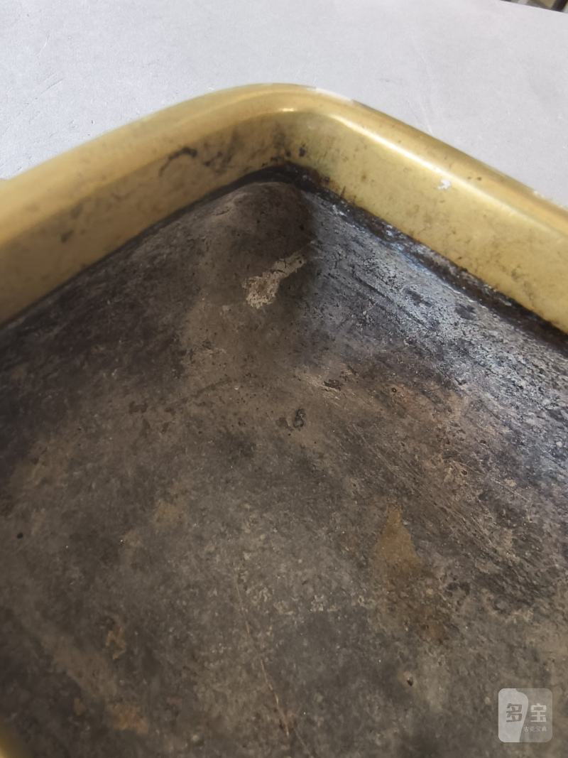 A gold-colored bronze censer on four legs with copper-inlaid Arabic inscription - 图13